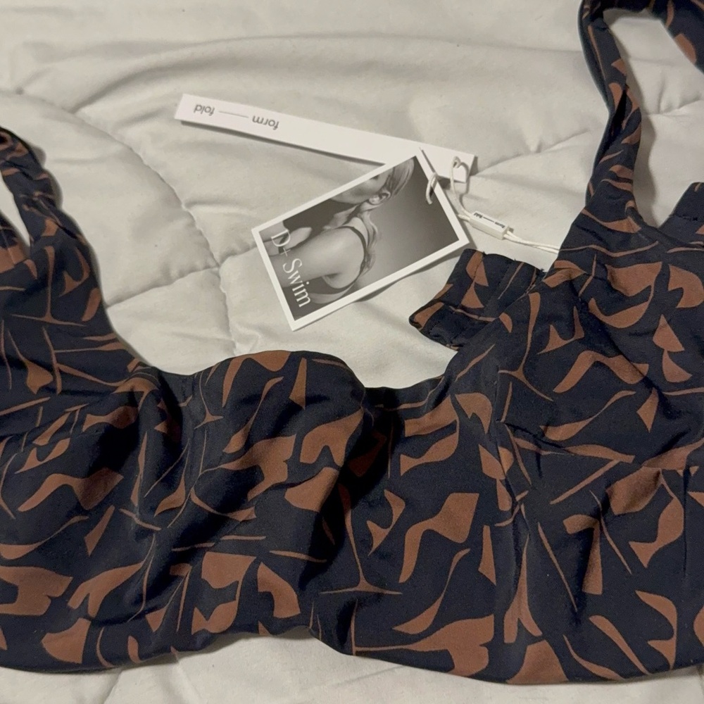 Form and Fold - The Crop L’Art Top. Elegant Black and Brown Bikini Top - Picture 2 of 4